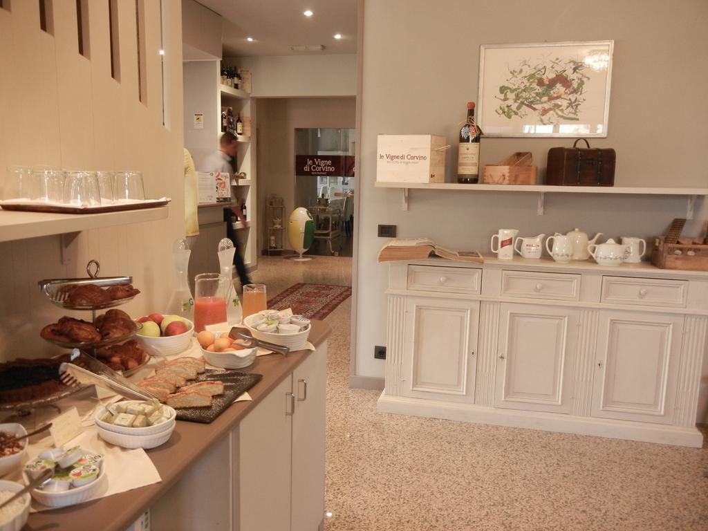 Hotel Le Vigne Di Corvino Casteggio Екстериор снимка