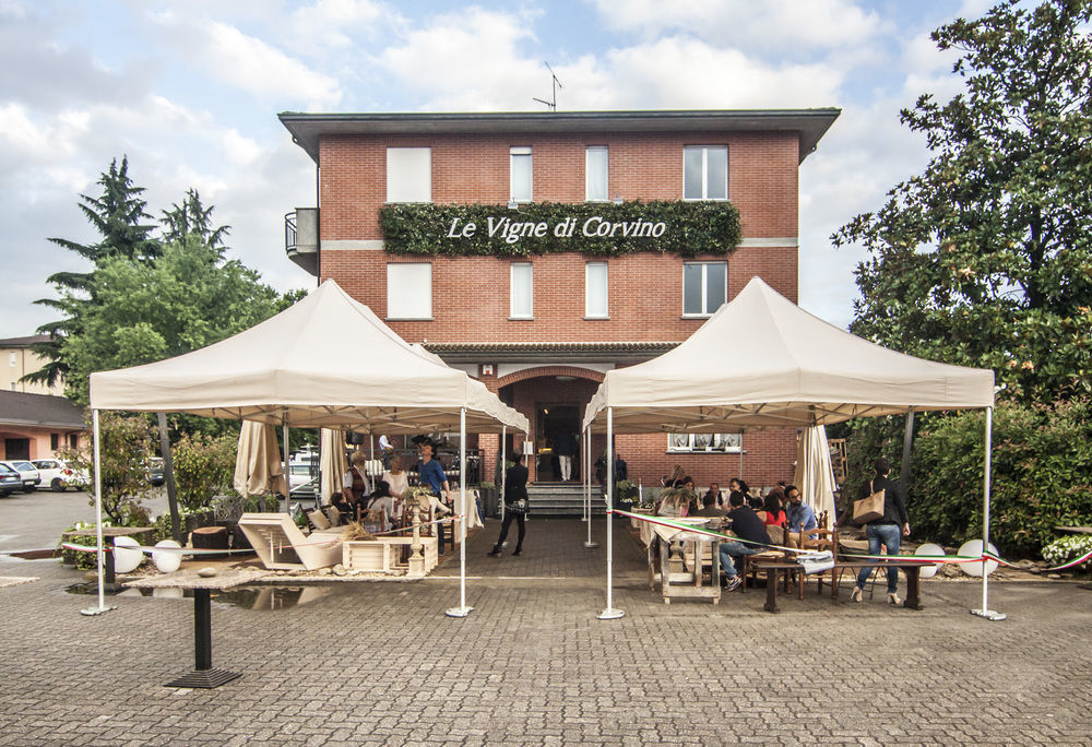 Hotel Le Vigne Di Corvino Casteggio Екстериор снимка