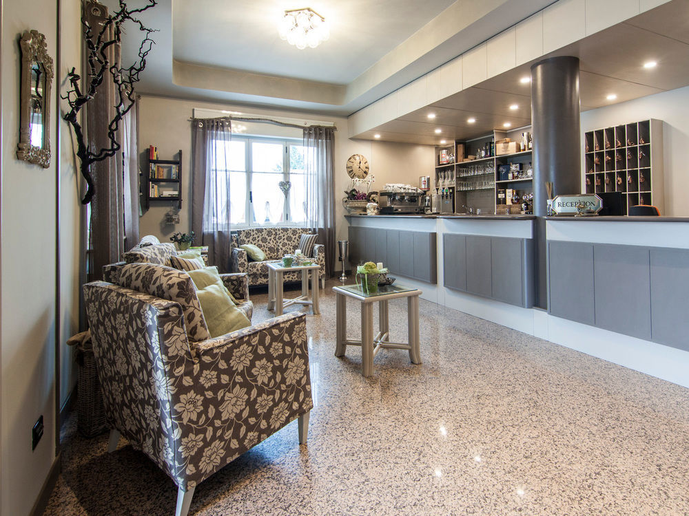 Hotel Le Vigne Di Corvino Casteggio Екстериор снимка