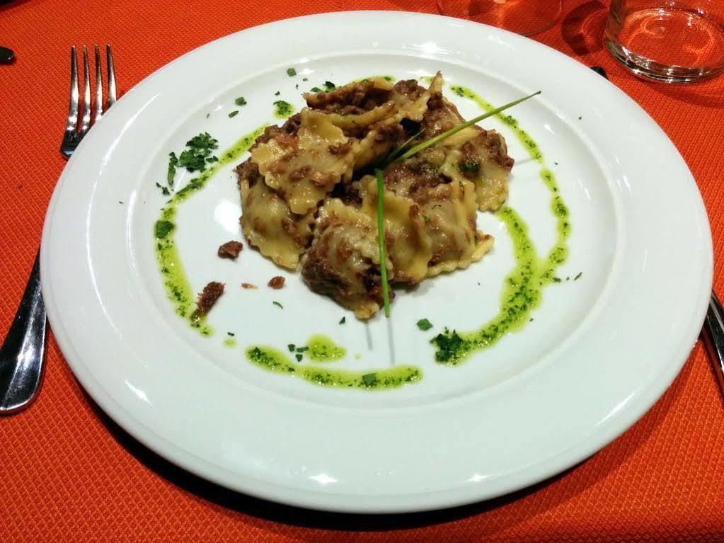 Hotel Le Vigne Di Corvino Casteggio Екстериор снимка