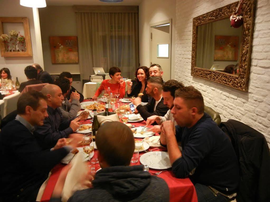 Hotel Le Vigne Di Corvino Casteggio Екстериор снимка